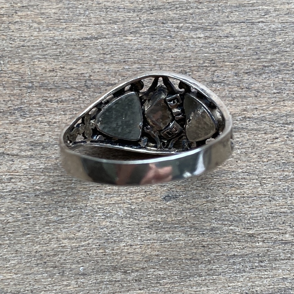 Ring - Picture 3 of 5